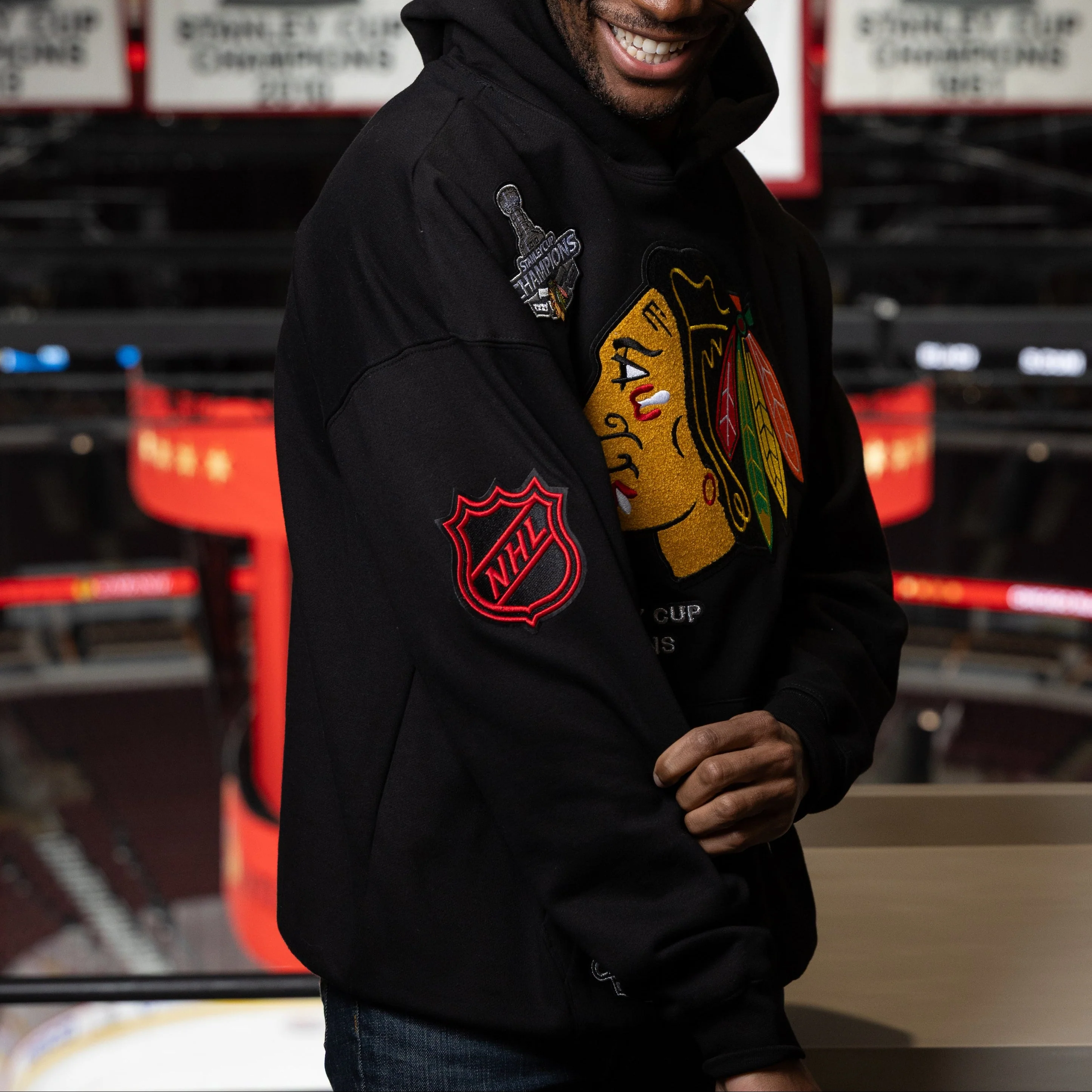 Pro Standard Chicago Blackhawks 6X Stanley Cup Champs Drop Shoulder Hoodie - Image 4