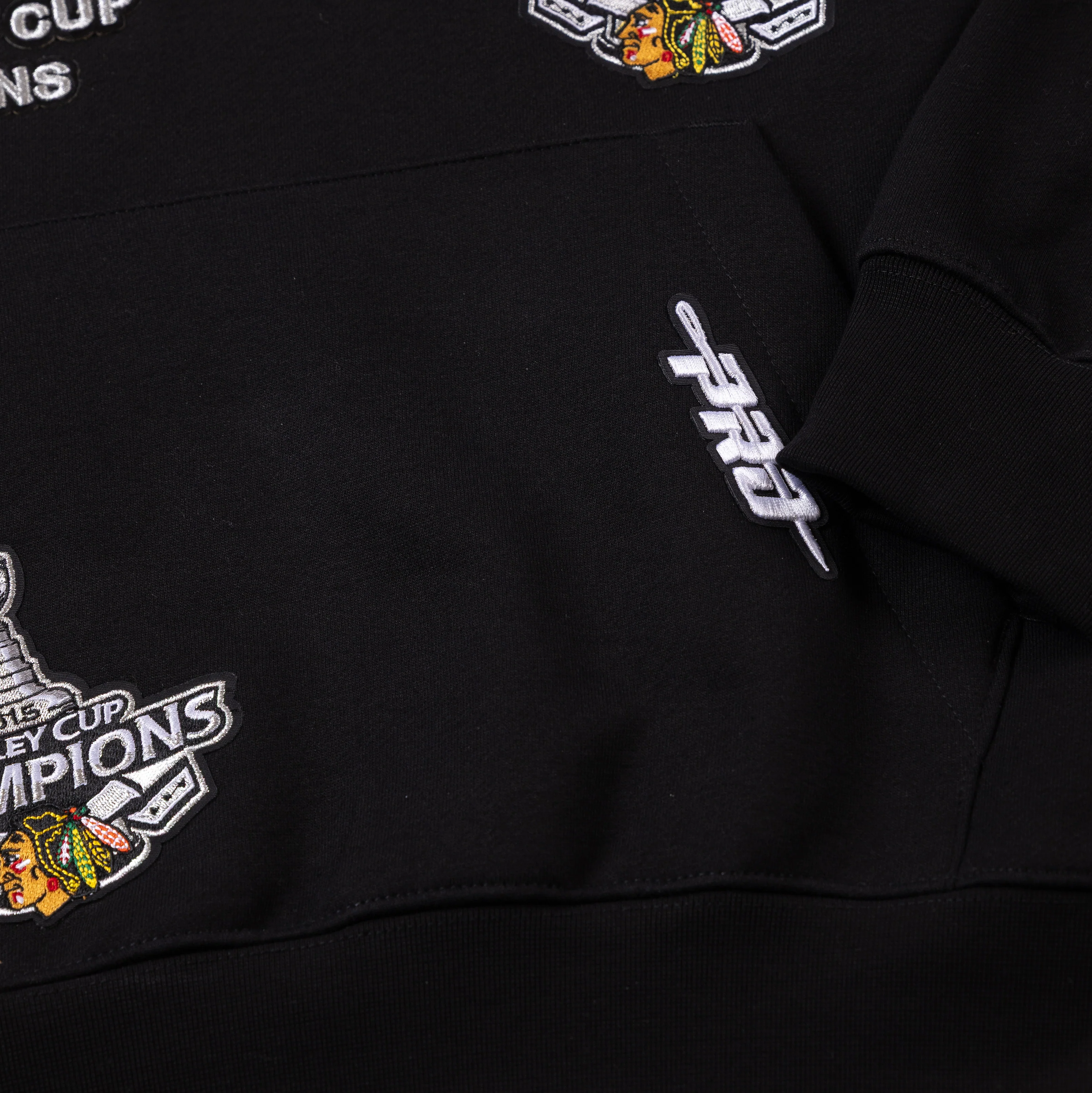 Pro Standard Chicago Blackhawks 6X Stanley Cup Champs Drop Shoulder Hoodie - Image 6
